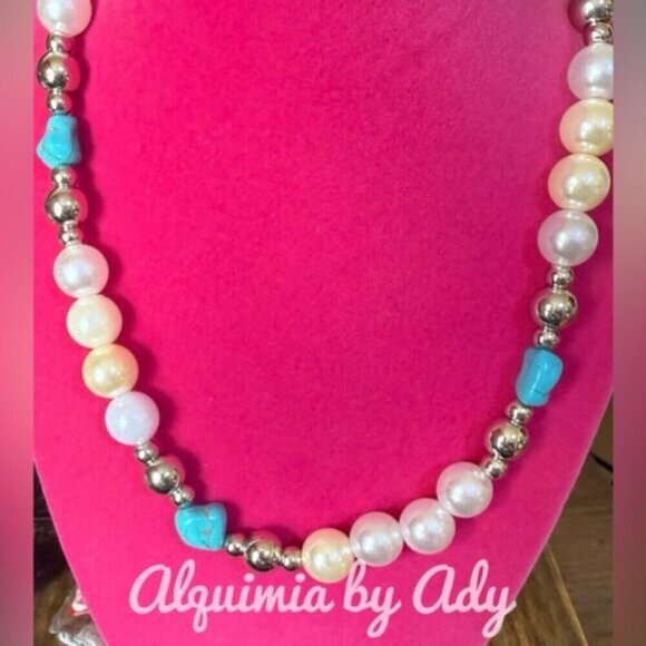 Chunky turquoise and pearls Colorblock necklace - Picture 1 of 3
